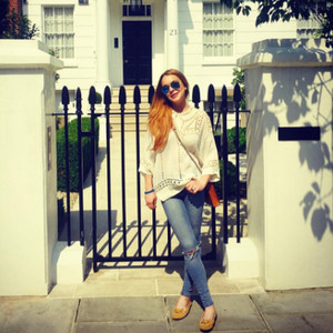 Lindsay Lohan Pays a Visit to The Parent Trap's Family Home | E! News