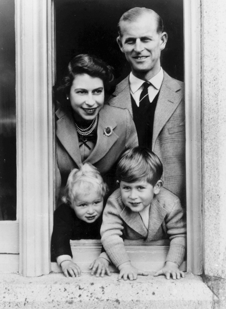 Queen Elizabeth, Prince Philip, Prince Charles, Princess Anne, 1952, Widget, Life in Pictures