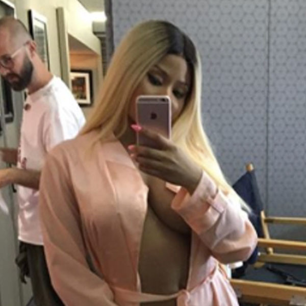 Braless Nicki Minaj Shows Off Her Curves In A Sexy Selfie