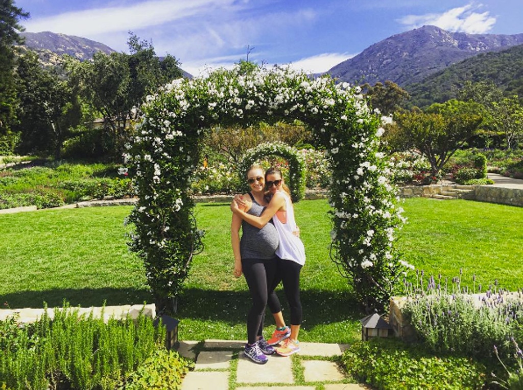 Newly Single Lea Michele Enjoys Girls Getaway to Rob Lowe s House