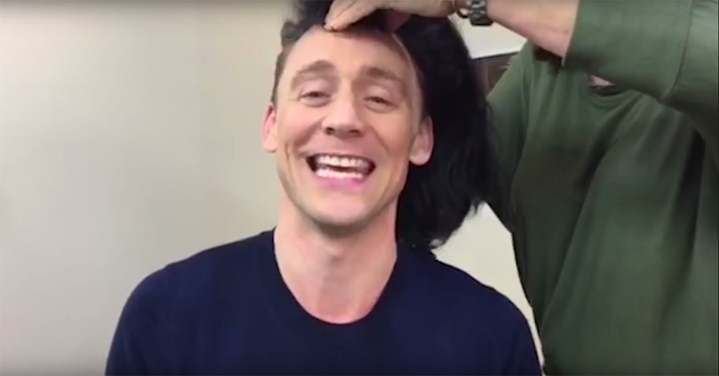 Tom Hiddleston Puts on His Loki Wig in Thor: Ragnarok ...