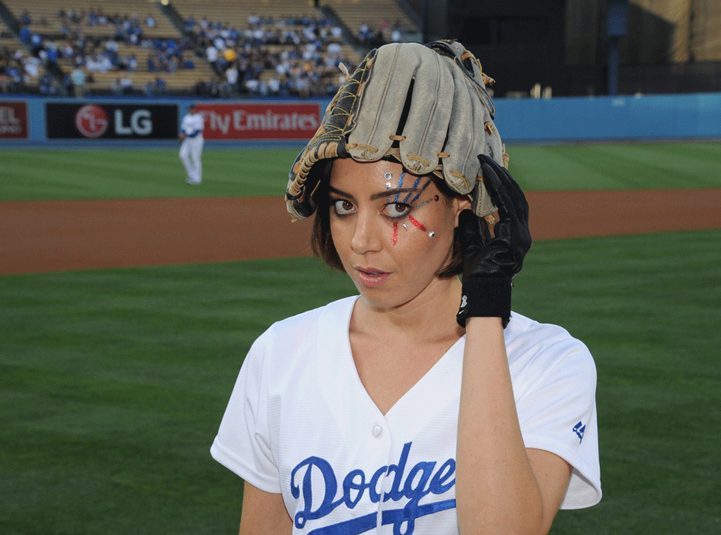 Aubrey Plaza from Celeb Dodgers Fans | E! News