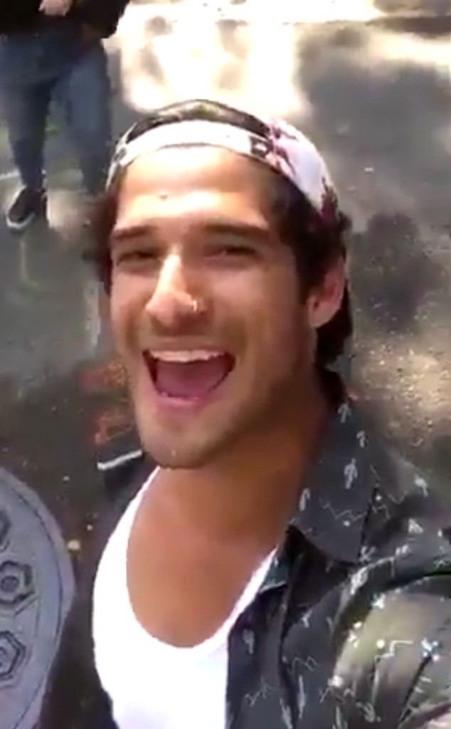 Tyler Posey Apologizes Amidst Fake Coming Out E News Uk 