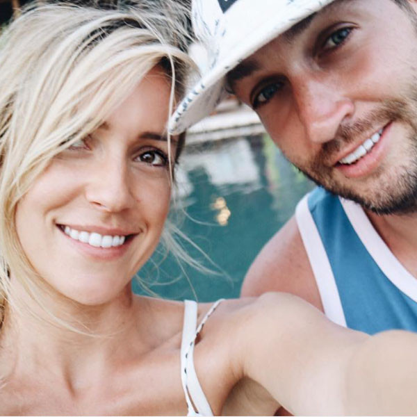 Kristin Cavallari Snuggles With Jay Cutler and Kids on Family Vacay E