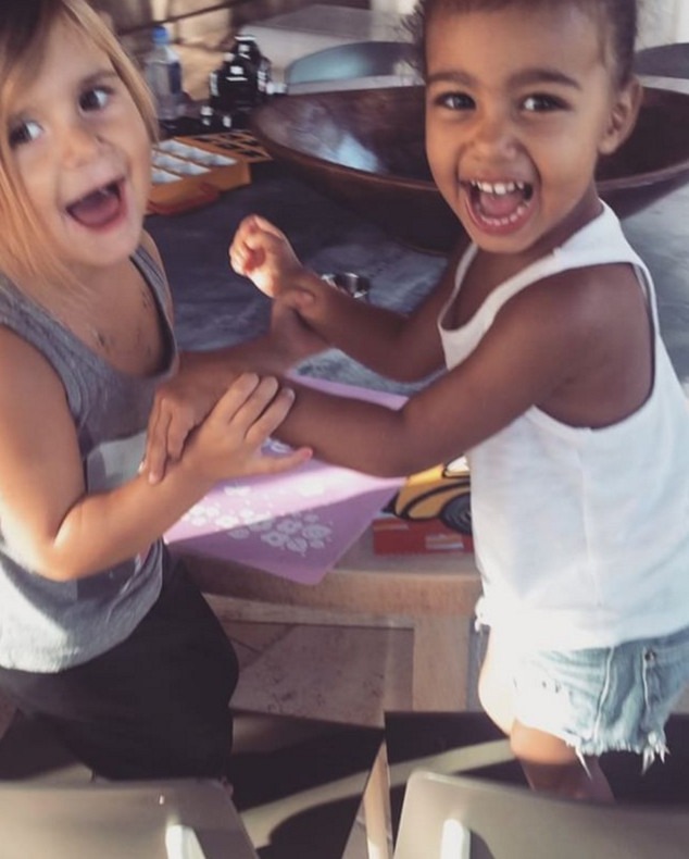 Kourtney Kardashian's Daughter Penelope Turns 4, Sings With North | E! News