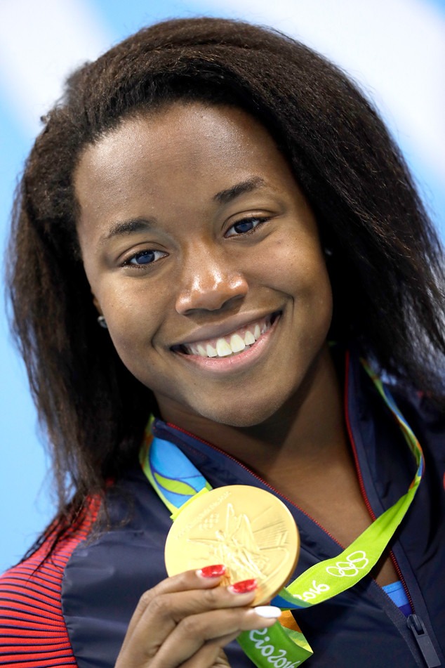 5 Things You Need to Know About U.S. Olympic Swimmer Simone Manuel | E ...