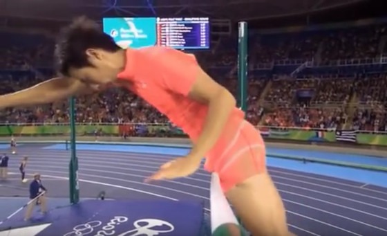 Atleta japonês pênis salto com vara
