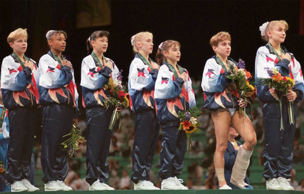 1996 MAGNIFICENT SEVEN USA OLYMPIC GYMNASTICS TEAM GOLD MEDAL 8X10 PHOTO 