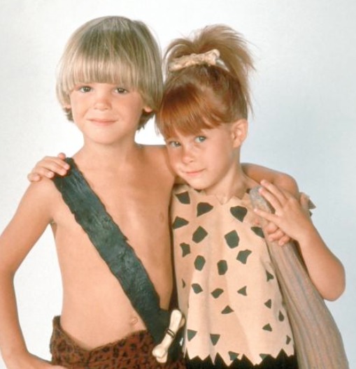Omg Asi Lucen Pebbles Y Bam Bam 22 Anos Despues De La Pelicula De Los Picapiedras Fotos E Online Latino Mx