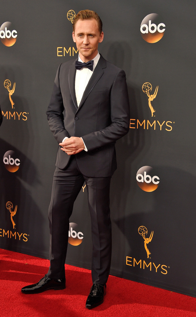 Tom Hiddleston Smolders on the Red Carpet at the 2016 Emmy Awards ...