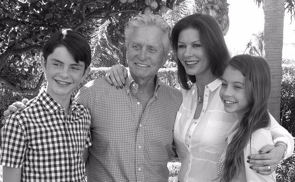 Catherine Zeta-Jones se desnuda para el cumpleaños de Michael Douglas