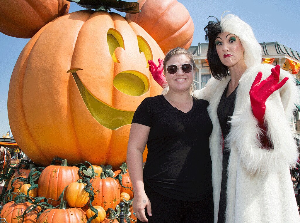 Kelly Clarkson from Stars Celebrate Halloween 2016 E! News Kelly Clarkson from Stars Celebrate Halloween 2016 E! News
