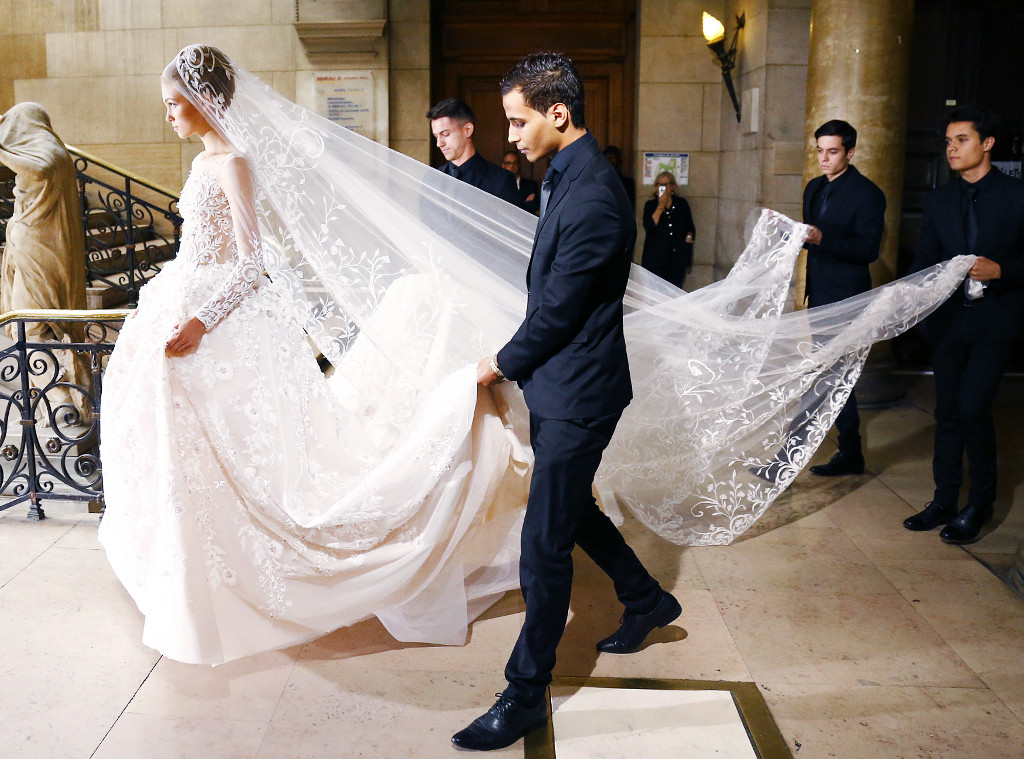 Photos From Most Show Stopping Wedding Gowns Ever To Hit The Runway 0550