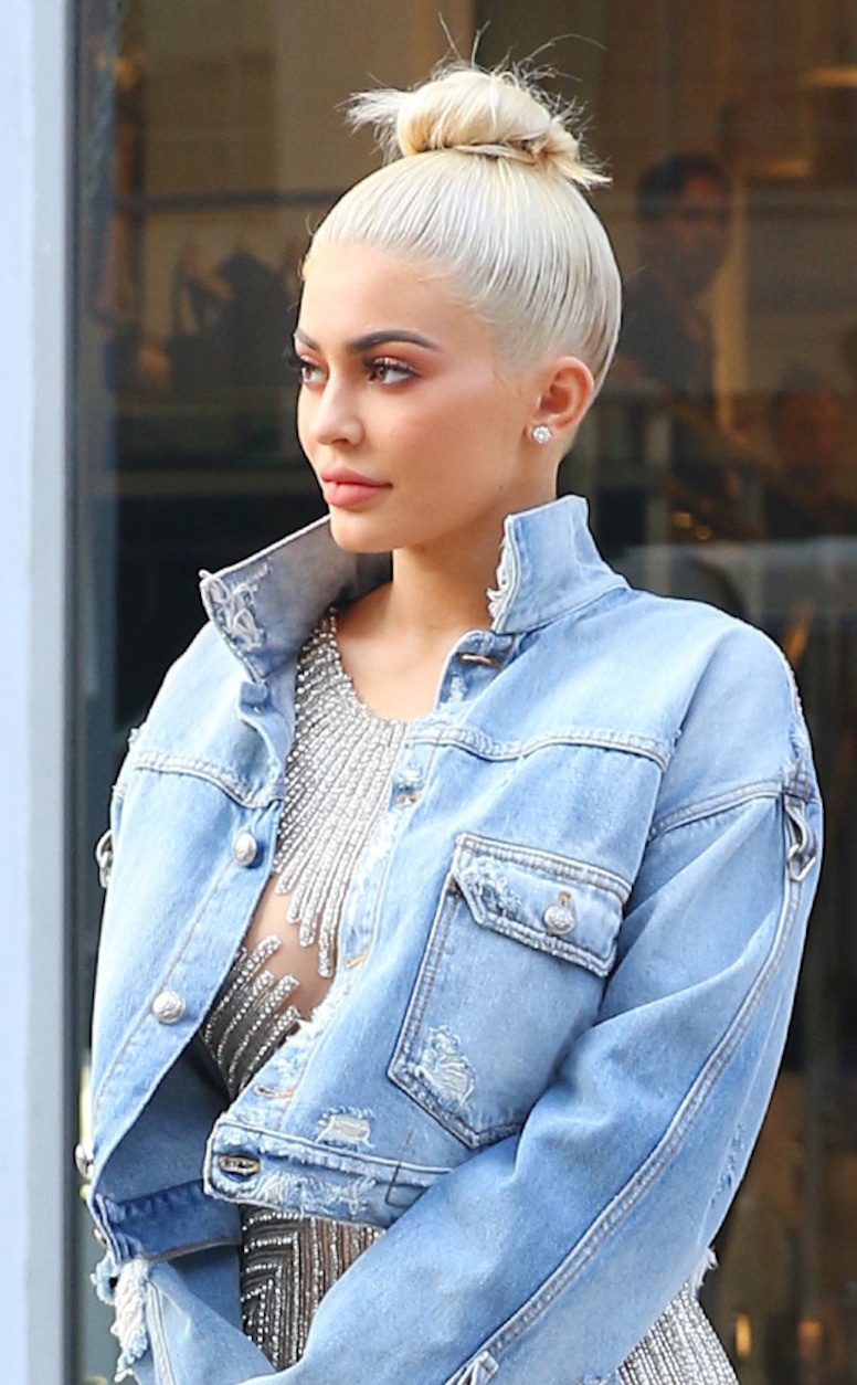 Photos From Celebs Who Love Their Buns E Online Photos From Celebs Who Love Their Buns E Online