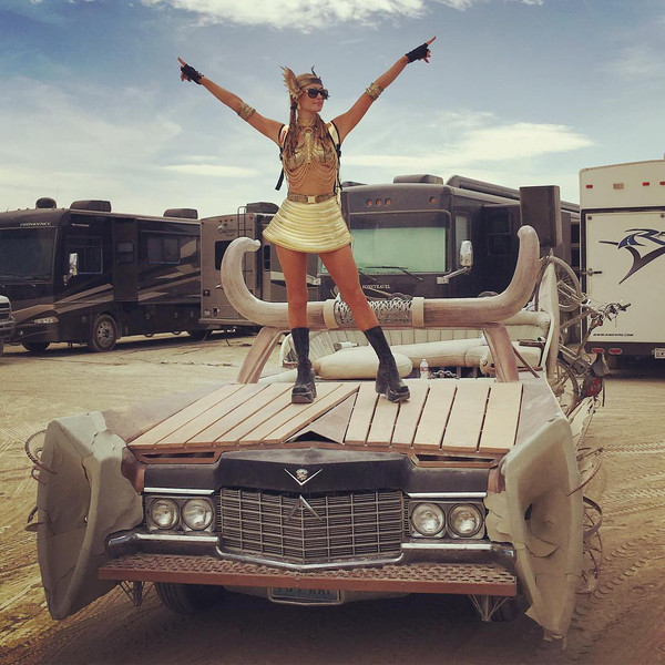 Paris Hilton, Instagram, Burning Man