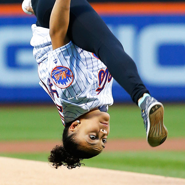 Laurie Hernandezs First Pitch At The Mets Game Has Us Flipping Out E Online Ca