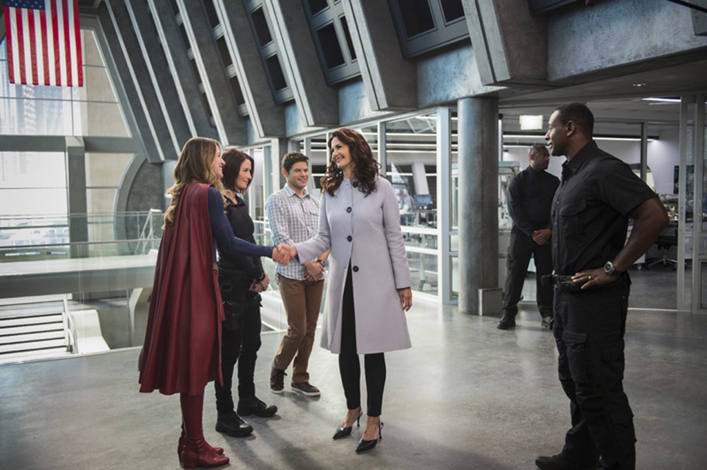 Your First Look At Lynda Carter On Supergirl Is Here E News