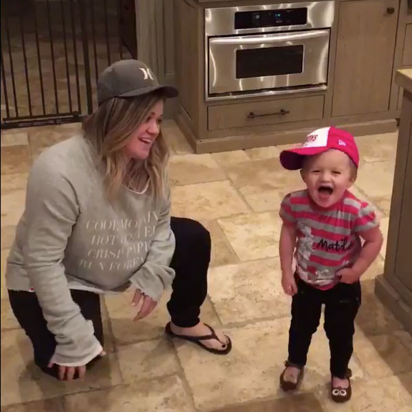 Kelly Clarkson And River Rose Dancing To Salt N Pepa Will Make You Smile 7523