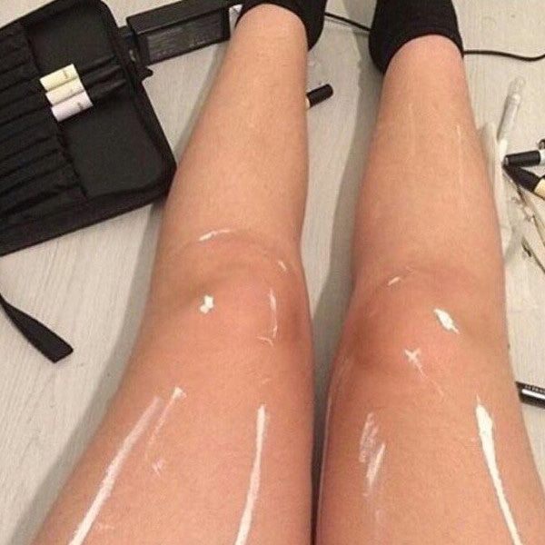 Shiny Legs, Twitter