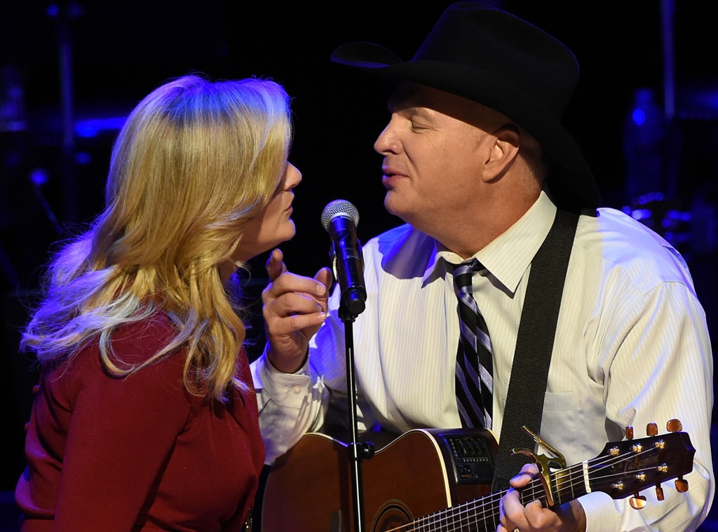 Look of Love from Garth Brooks and Trisha Yearwood's Cutest Pictures ...