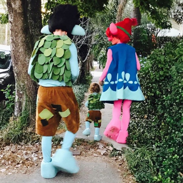 Justin Timberlake Jessica Biel And Son Silas Dressed Up As Trolls And We Can T Stop The Feelings E News