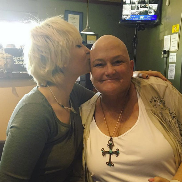 Paris Jackson Shares Sweet Moment With Cancer Stricken Mom Debbie Rowe E Online
