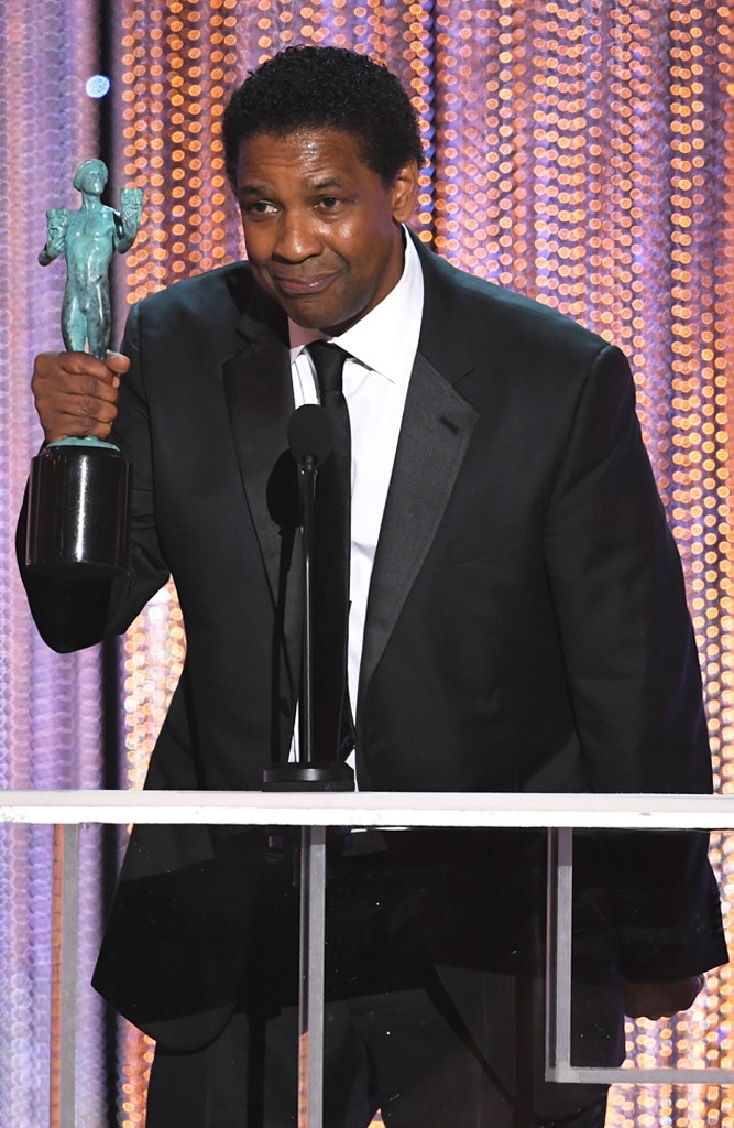 Denzel Washington Wins First Ever Sag Award For Best Actor In A Film E Online Denzel Wins Sag Awards 2022