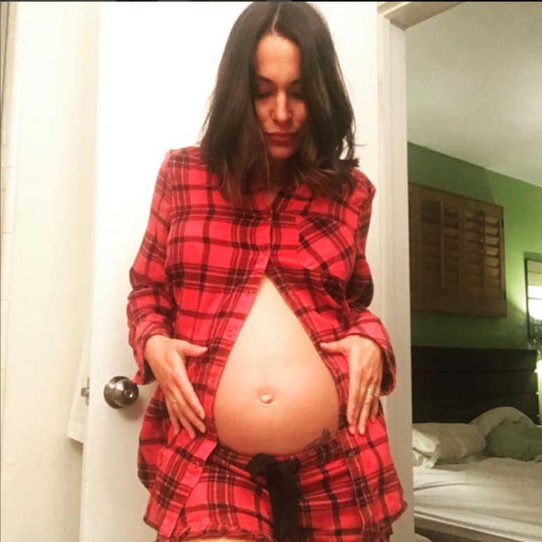 Brie Bella, Instagram