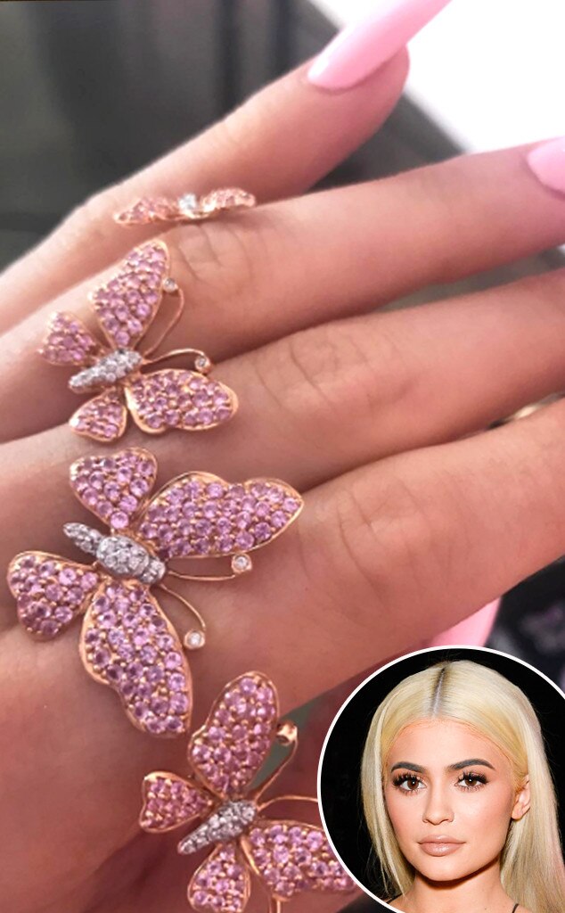 Is Kylie Jenner Preparing For A Gender Reveal Photo Shoot E