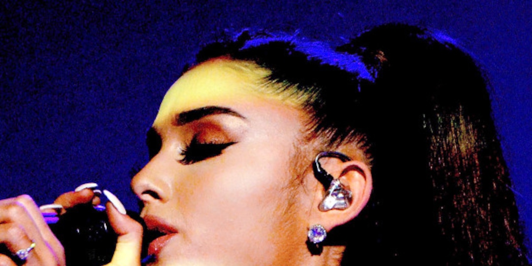 Photos From What S In Ariana Grande S Makeup Artist Beauty Kit E Online