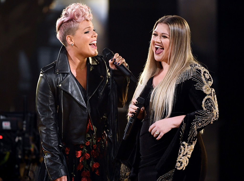 Pink and Kelly Clarkson's Opening Performance at the 2017 American ...