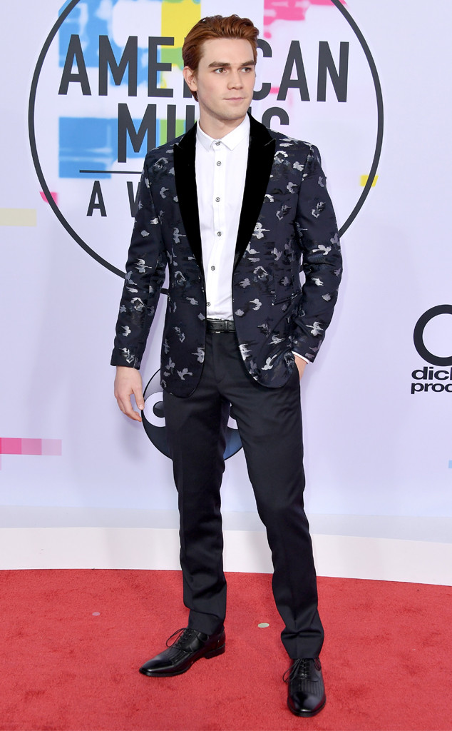 KJ Apa from 2017 American Music Awards: Red Carpet Fashion | E! News