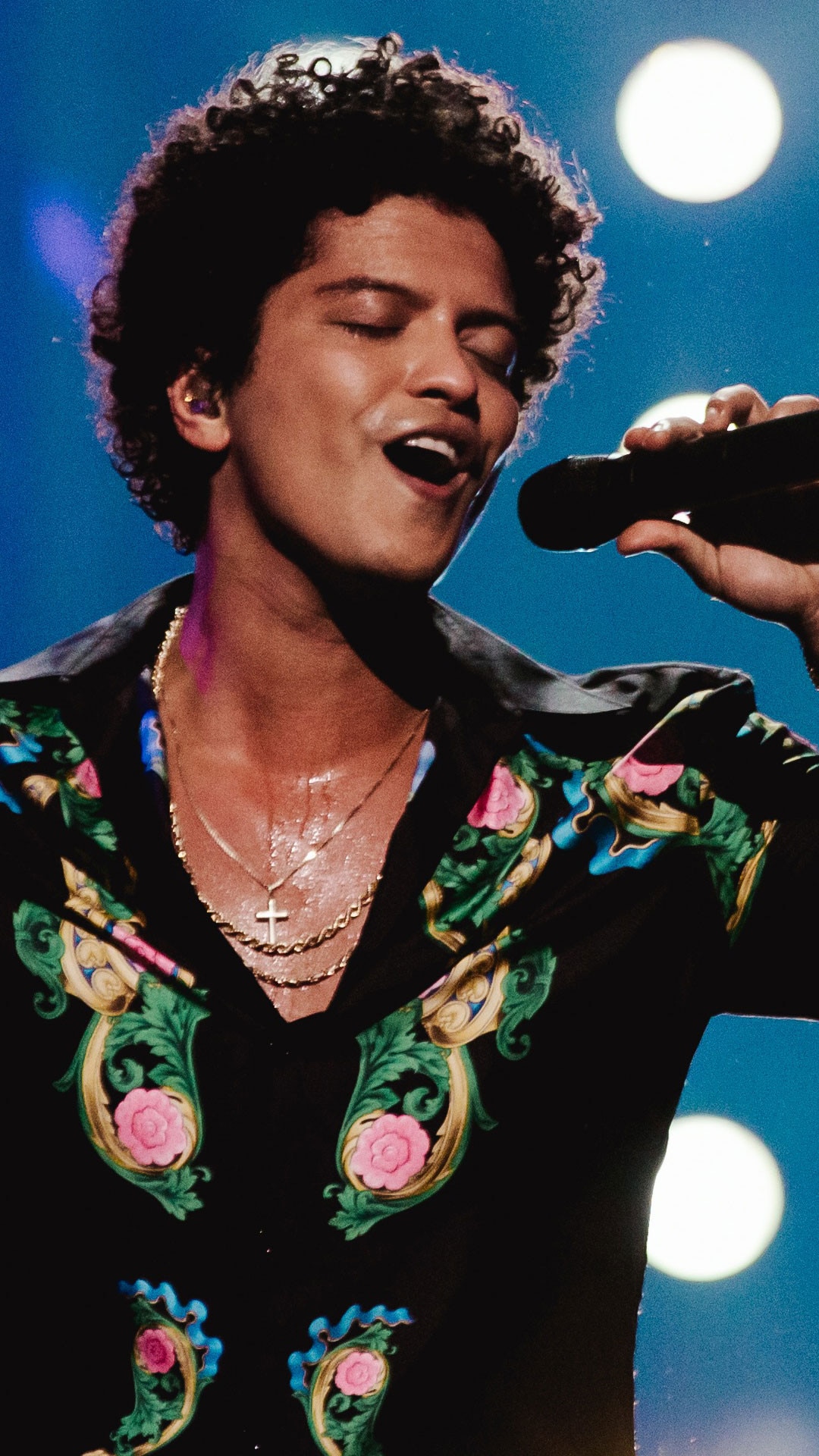 Bruno Mars Reveals 24K Magic Live at the Apollo Inspiration