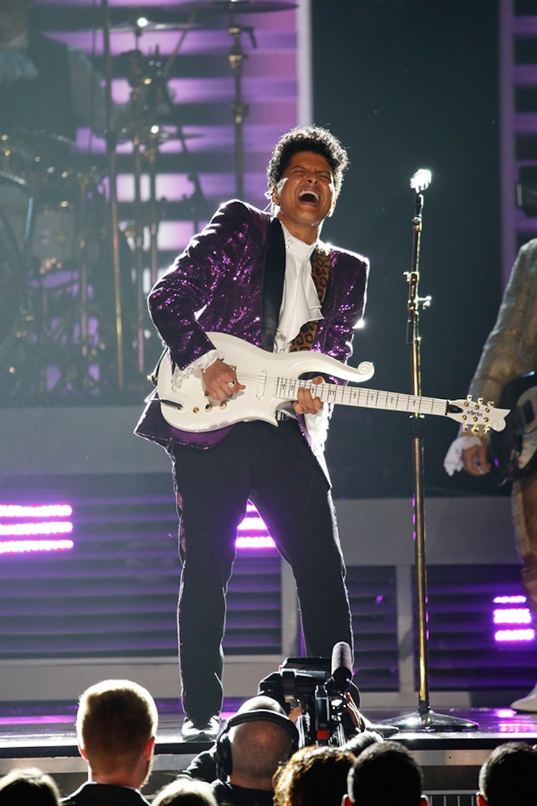 Bruno Mars, 2017 Grammys