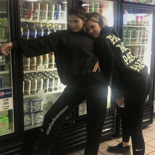 Kylie Jenner, Black Sweatpants, Oversized Black Hoodie