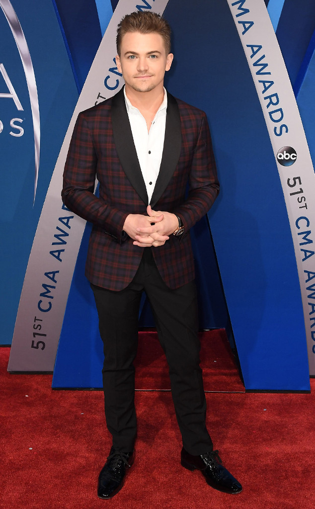 Hunter Hayes from 2017 CMA Awards: Red Carpet Fashion | E! News