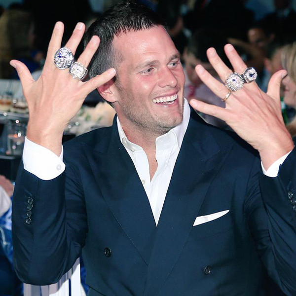 Tom Brady Shows Off His 7 Super Bowl Rings