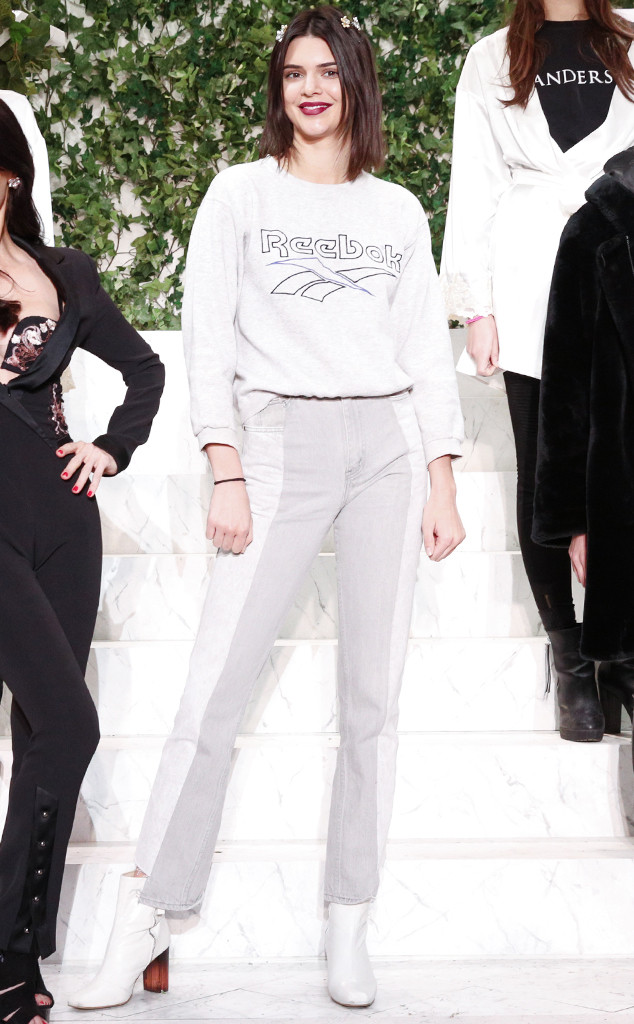 carne melón bañera Photos from Kendall Jenner's Best Outfits from Fashion Week Fall 2017 - E!  Online