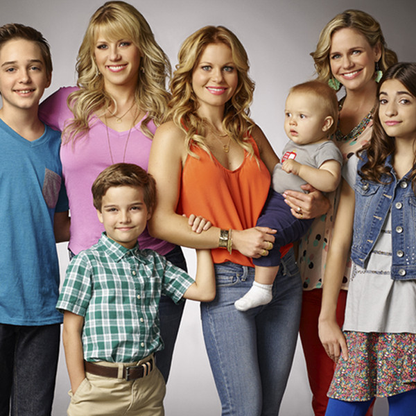 Everywhere You Look, Things Get Awkward in Third Season of Fuller House