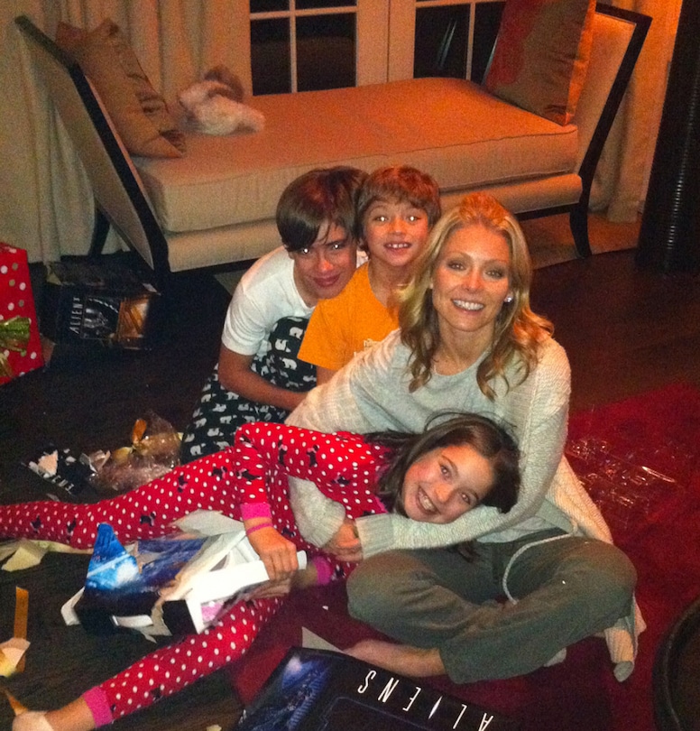 Kelly Ripa, Mark Consuelos, Family Christmas Gallery