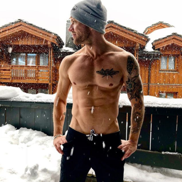 Ryan Phillippe Gifts Fans With a Belated Christmas Present A Shirtless