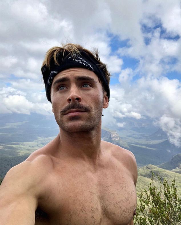 Zac Efron Goes Shirtless for a Christmas Hike | E! News - 634 x 790 jpeg 49kB