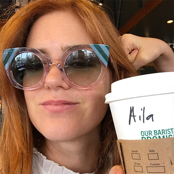 Isla Fisher, Starbucks, Cup