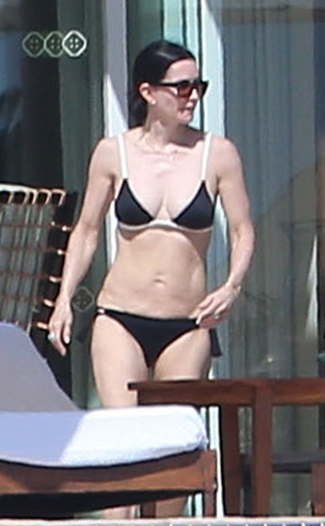 Jennifer Aniston Strips Down to a Bikini for Her 48th ... Jennifer Aniston Strips Down to a Bikini for Her 48th ... - 634 x 1024 jpeg 116kB