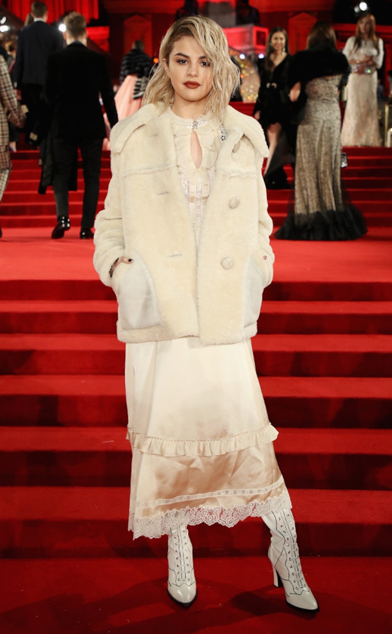 ESC: Selena Gomez, The British Fashion Awards 2017