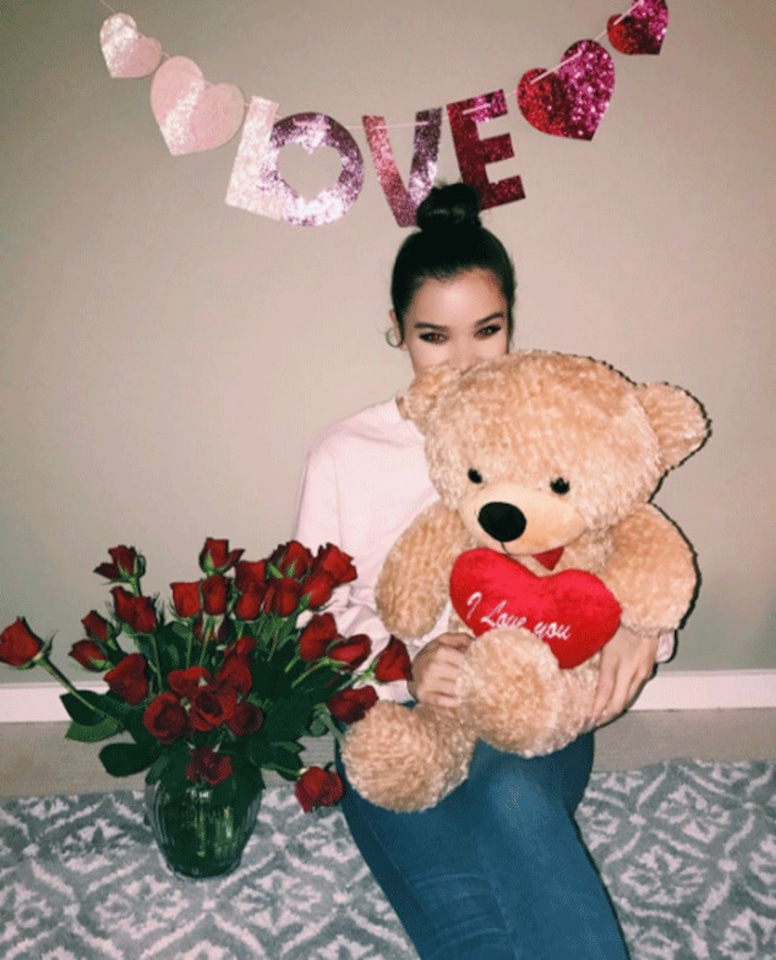 Hailee Steinfeld, Valentine's Day 2017