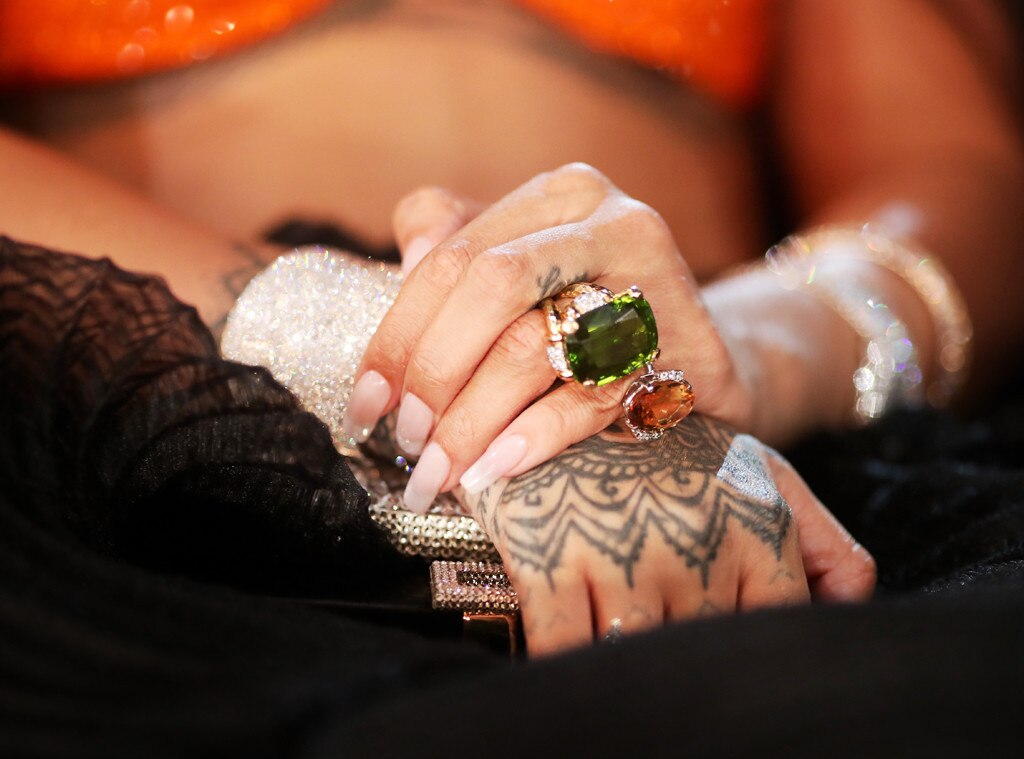 ESC: Rihanna, Must Do Monday