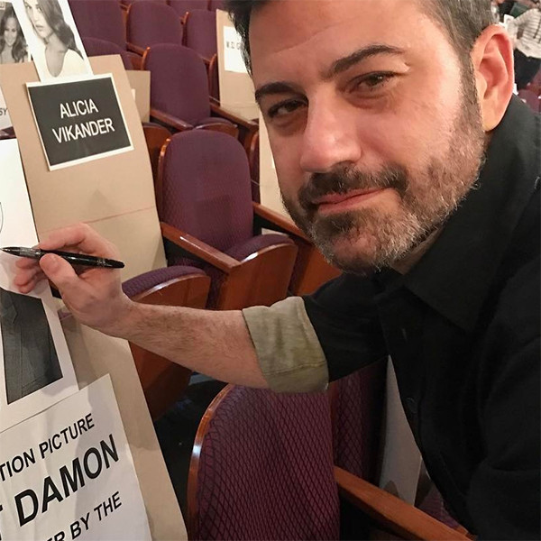 Jimmy Kimmel Leaves a Little Present on Matt Damon�s Oscars Seat E