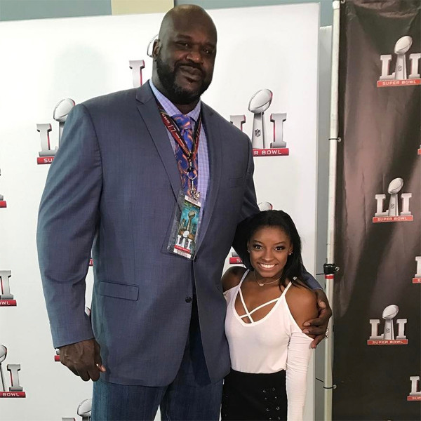 Simone Biles Shaq Win The 2017 Super Bowl With One Photo E Online