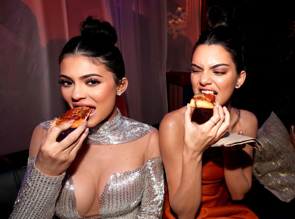 Kylie Jenner, Kendall Jenner, Pizza